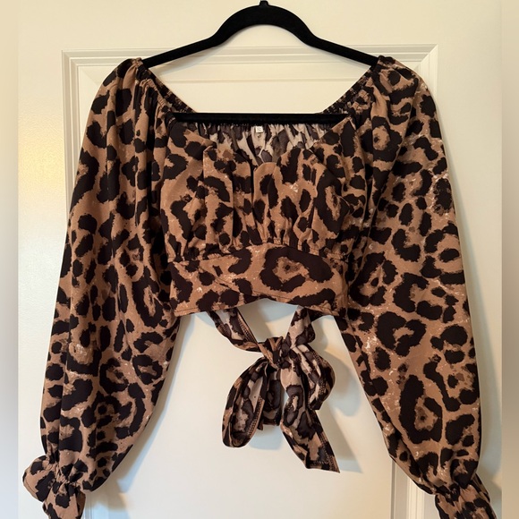 Tops - Leopard Print Elastic Crop Top Tie Back Women’s Size Small